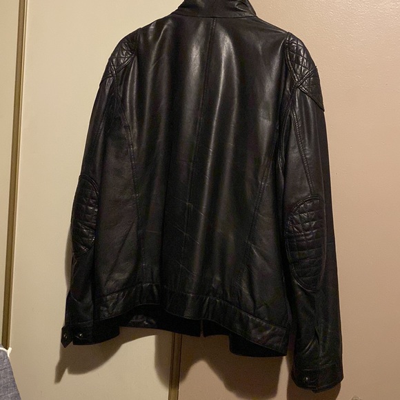 Selling barely used leather Jacket for winter and fall wear! Great shape. Black! - Picture 2 of 5